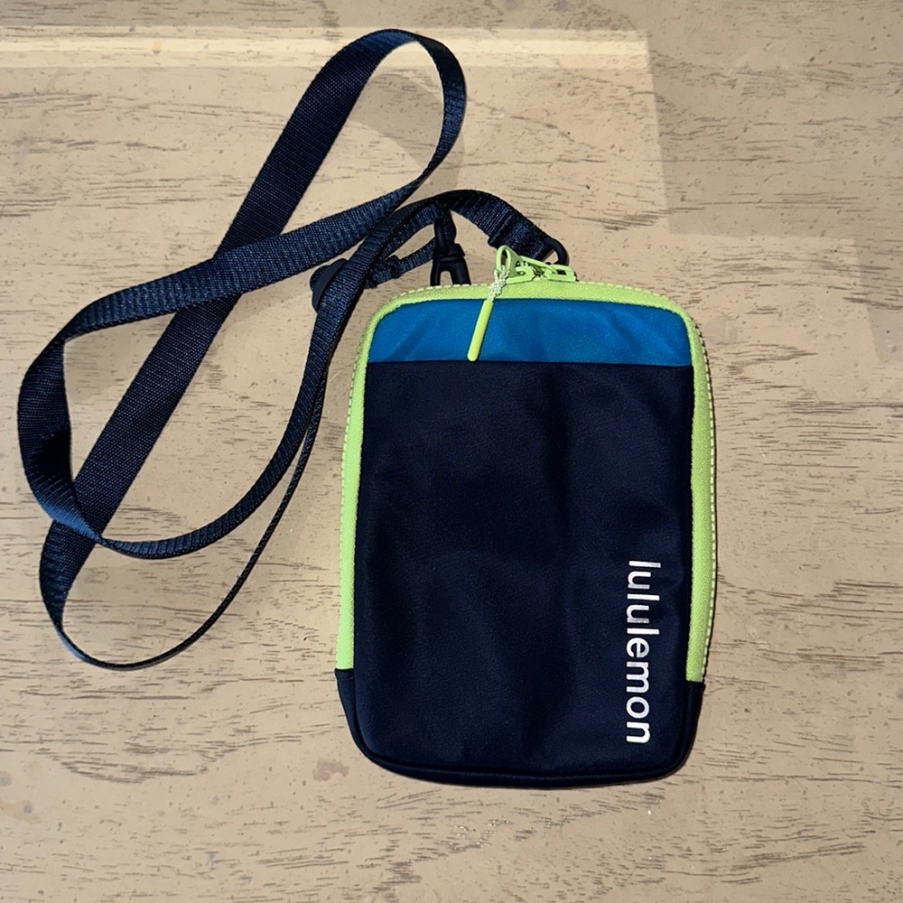LULULEMON Easy Access Crossbody Bag in Blue & Green